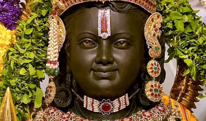 राम मंदिर अयोध्या: 51 इंच की राम लला की मूर्ति सोने, फूलों से सजी; कलाकार अरुण योगीराज ने किया है इसका निर्माण